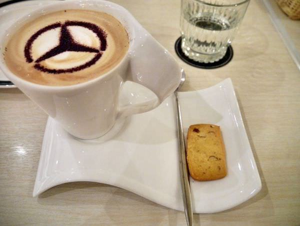 Mercedes-Benz Cafe by Dazzling
